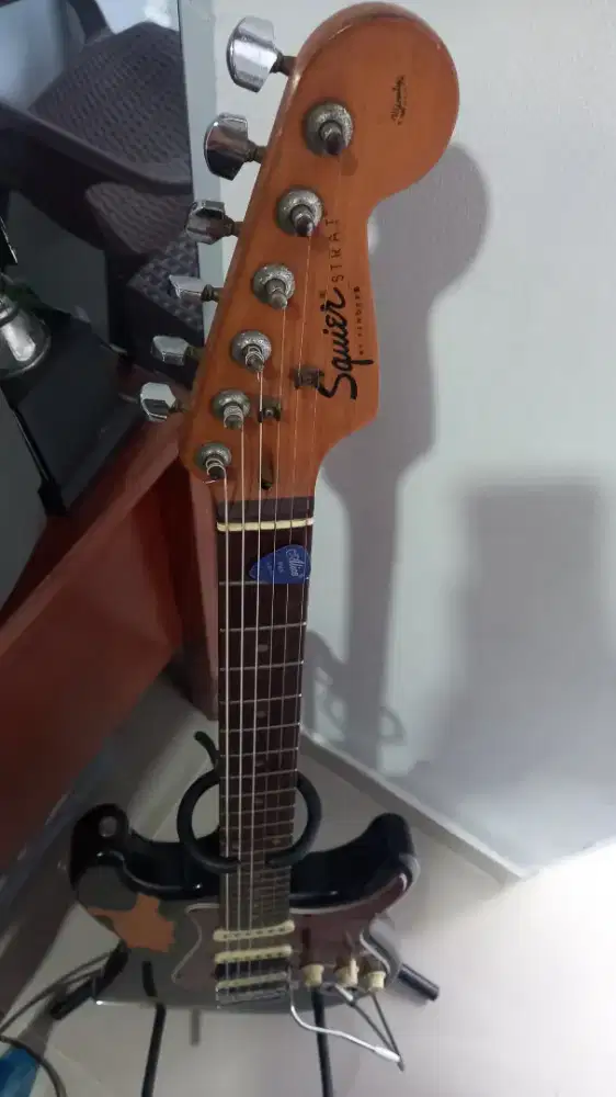Gitar Listrik Squier Stratocaster