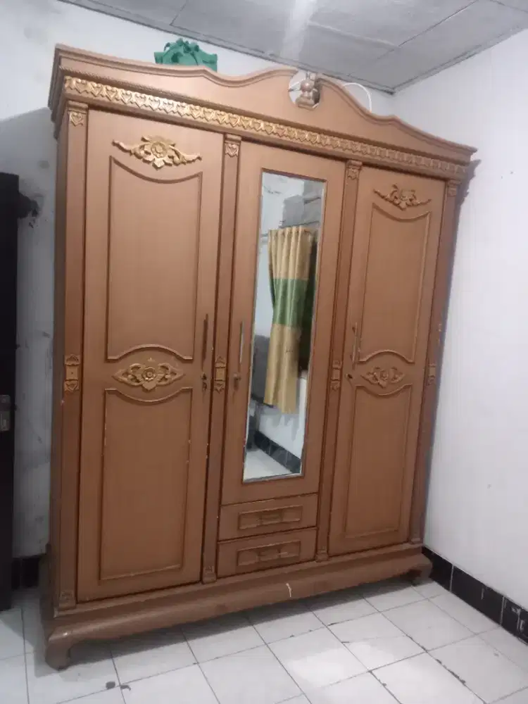 Lemari Pakaian 3pintu