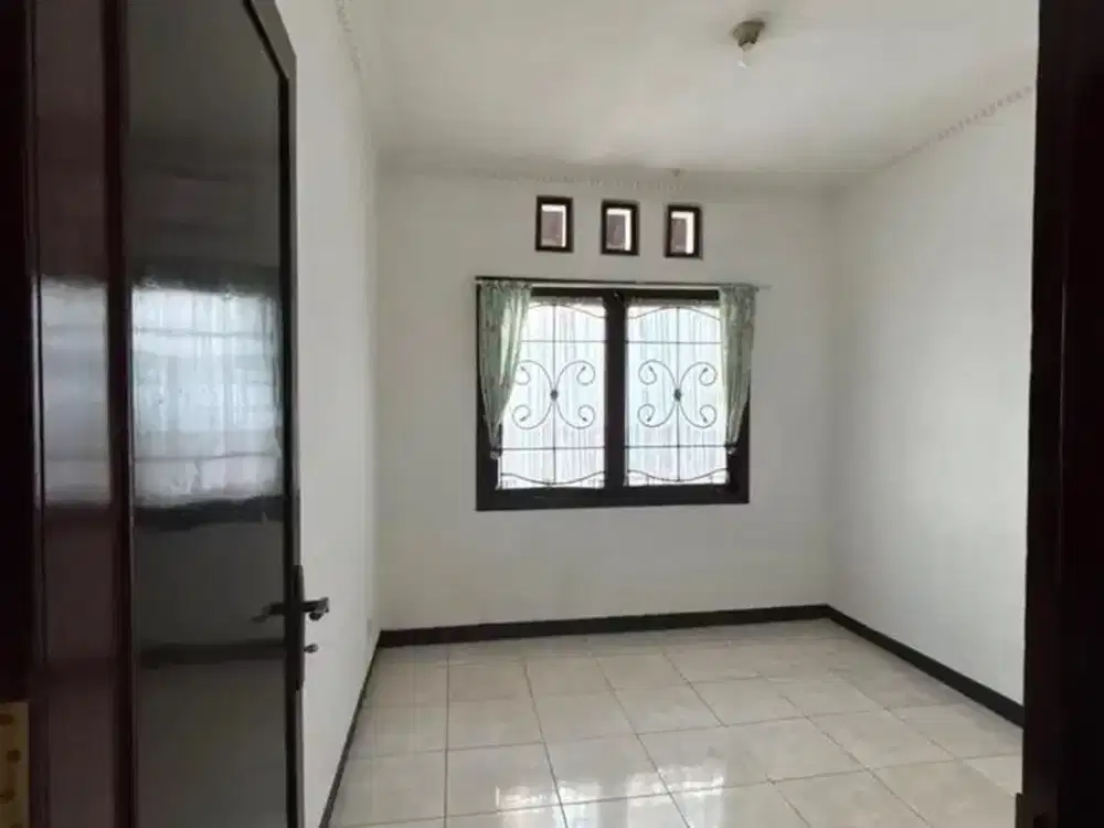 Dijual rumah Dalam komplek Kotabaru parahyangan Tatar wangsakerta