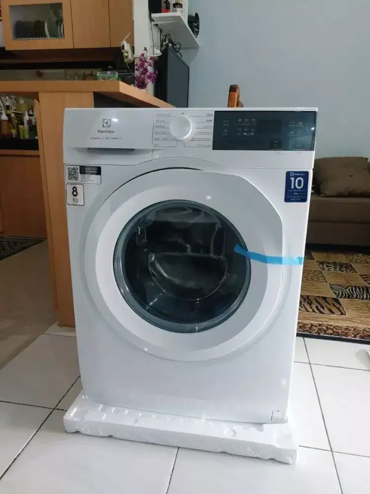 Mesin cuci ELECTROLUX front loading 1 tabung kapasitas 8kg EWF8024D3WC
