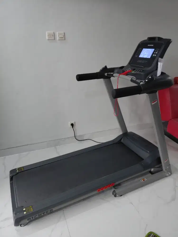 Treadmill Second Merk Richter Kondisi Seperti Baru