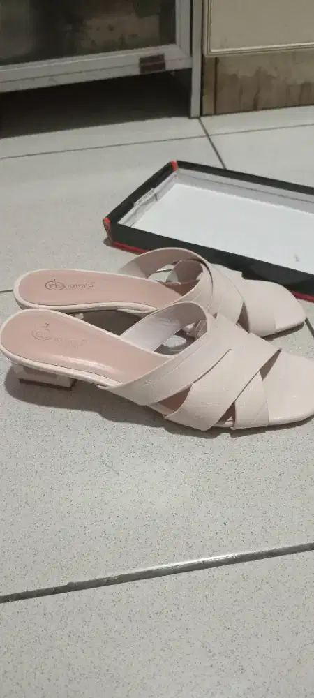 Sandal baru merk donatello