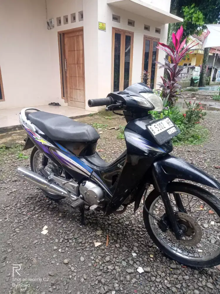 Karisma 2003 lengkap pajak 3x plat idup mesin cakep