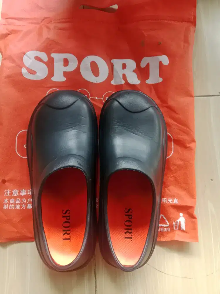 Sepatu dapur anti slip