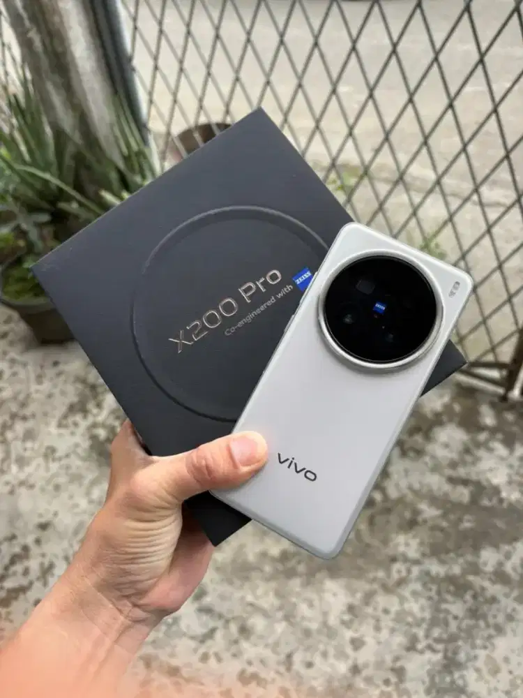 Vivo X200 Pro 5G Zeiss 16/512 Garansi Resmi Januari 2027