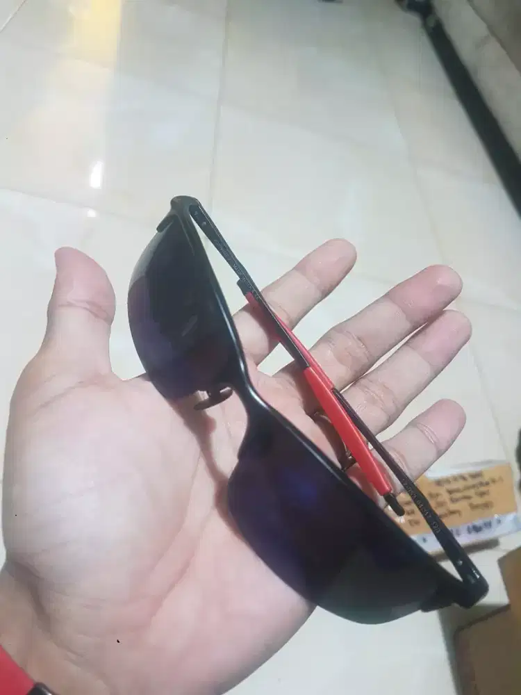 kacamata hitam oakley