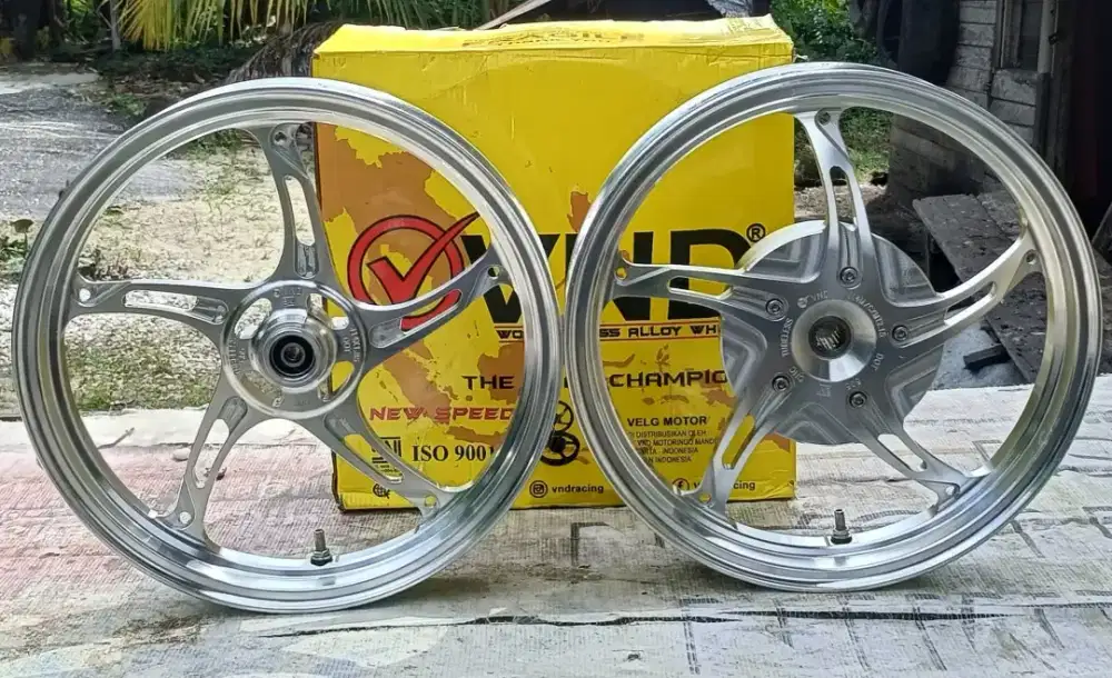 Vleg motor Beat street VND Uk 14 White silver Cakram