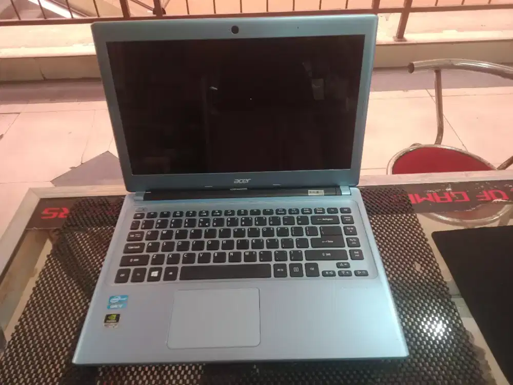 Acer v5 471g i3 RAM4GB VGA INVIDIA