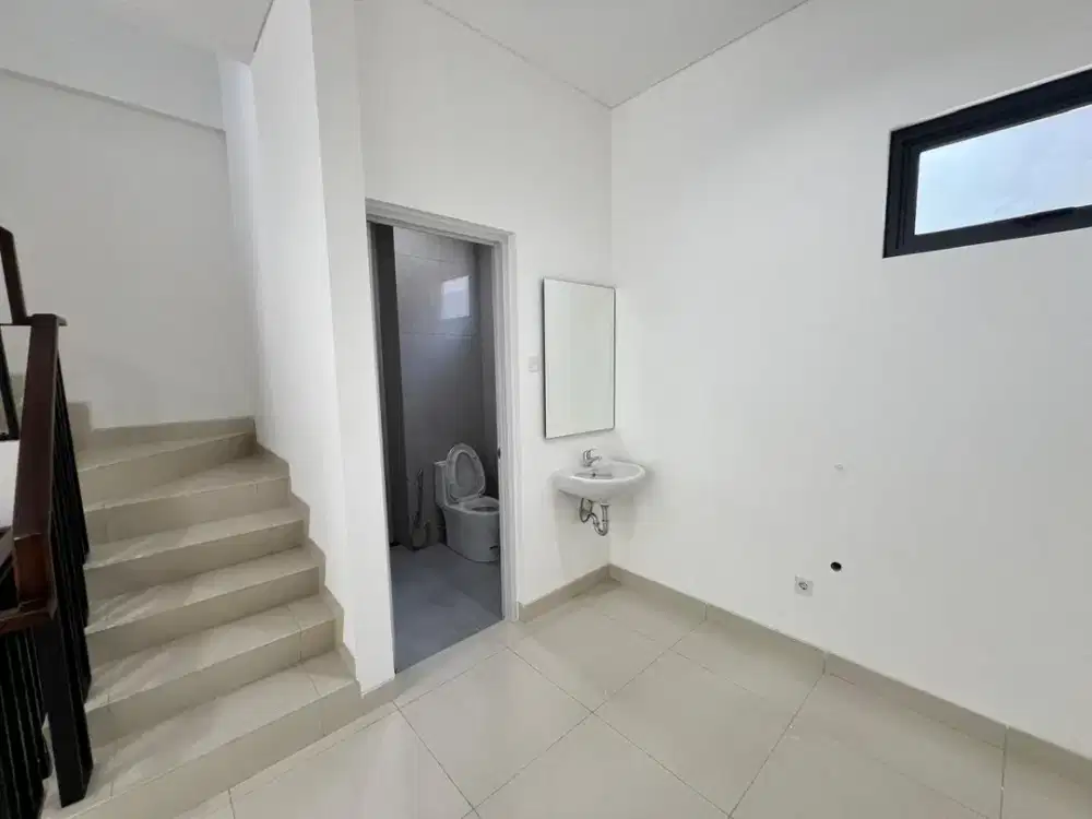 Disewakan Ruko Enchante Bussines Park BSD City  Hadap jalan 3 lantai