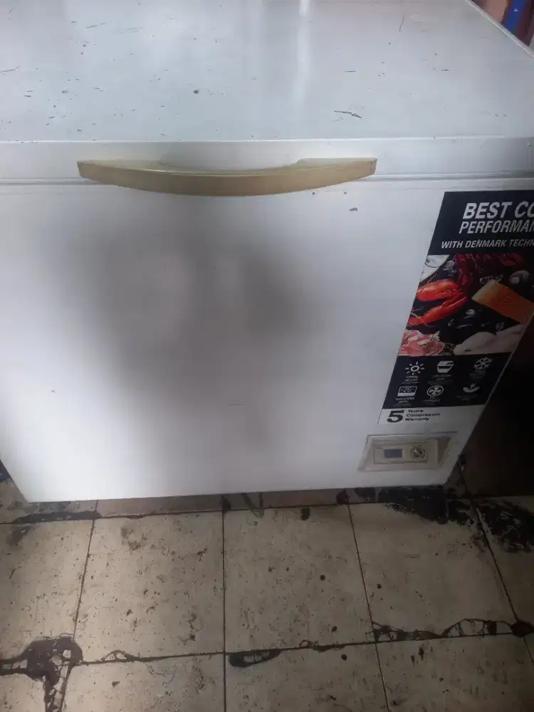 Di jual frezer box GEA 300 )liter normal siap pakai