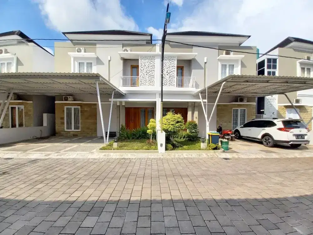 RUMAH 2 LANTAI DALAM PERUMAHAN, 8 MENIT DARI PASAR GODEAN