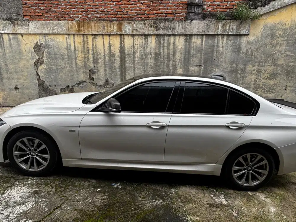 BMW 320i 2016 Bensin