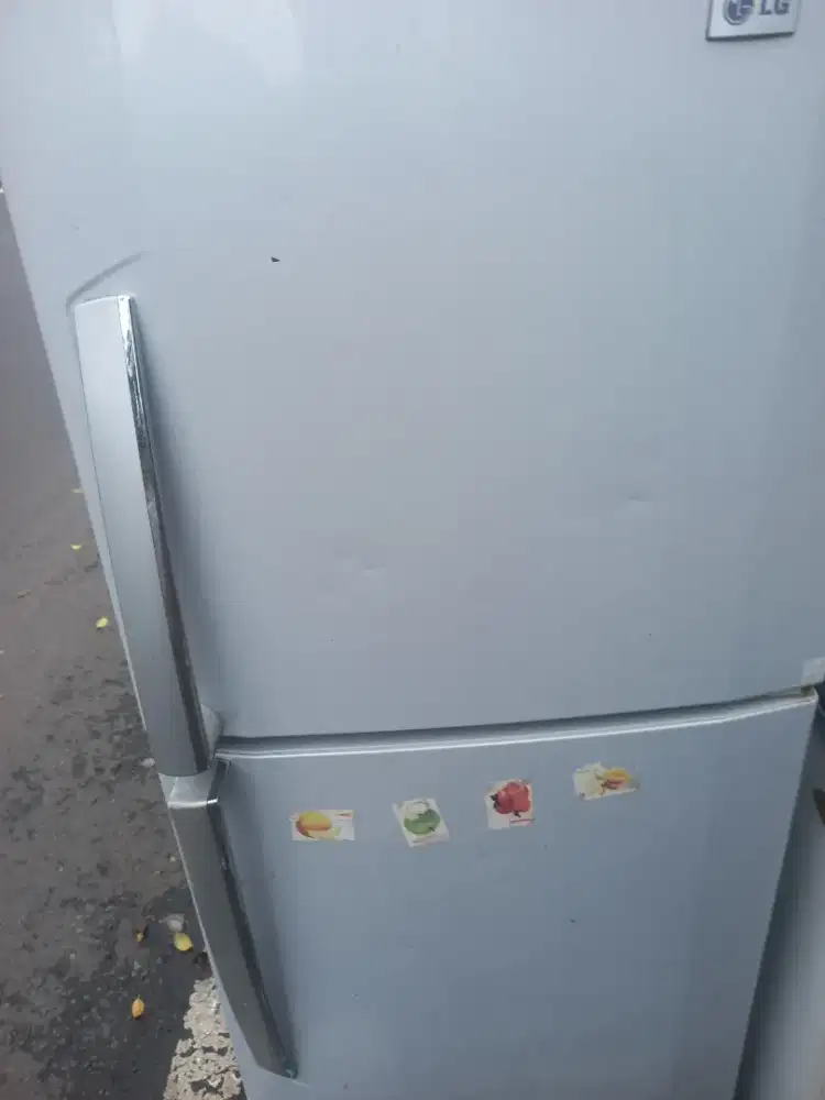 Dijual kulkas  Lg  orisinil normal siap pakai