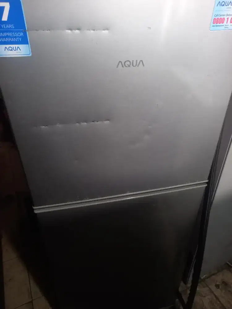 Dijual kulkas 2 pintu merk Aqua normal