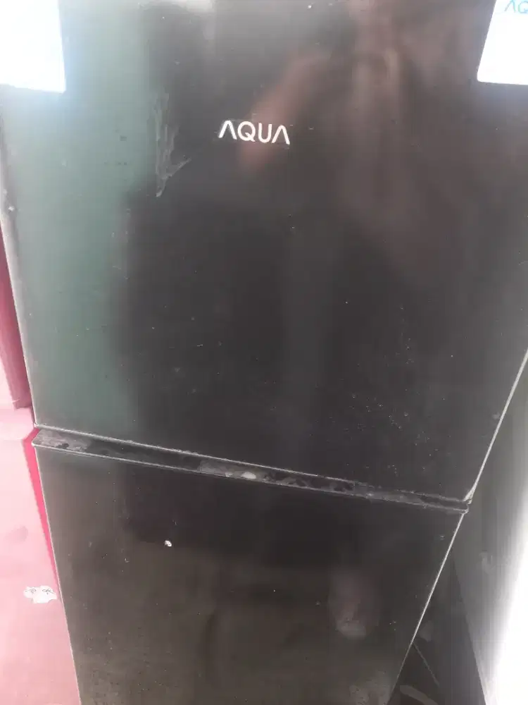 Dijual kulkas 2 pintu merk Aqua normal