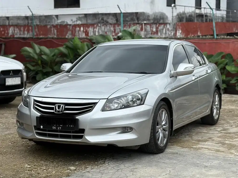 MURAH MEWAH HONDA ACCORD 2.4 VTIL 2011 Matic km 80rban