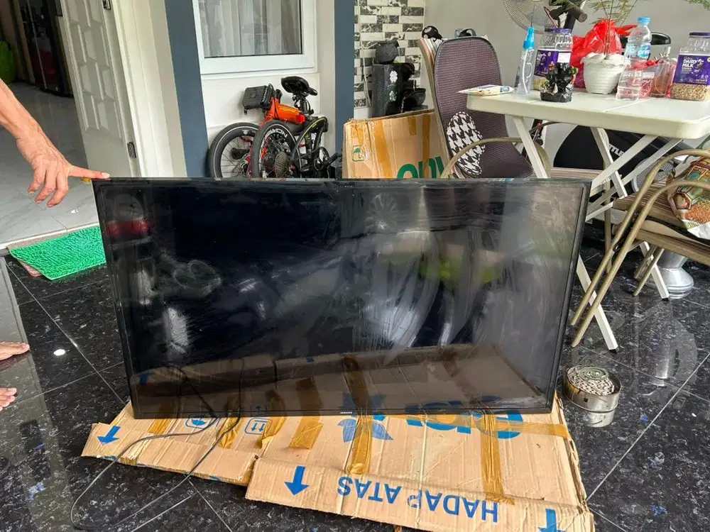 Dijual tv bekas pakai masih mulus15