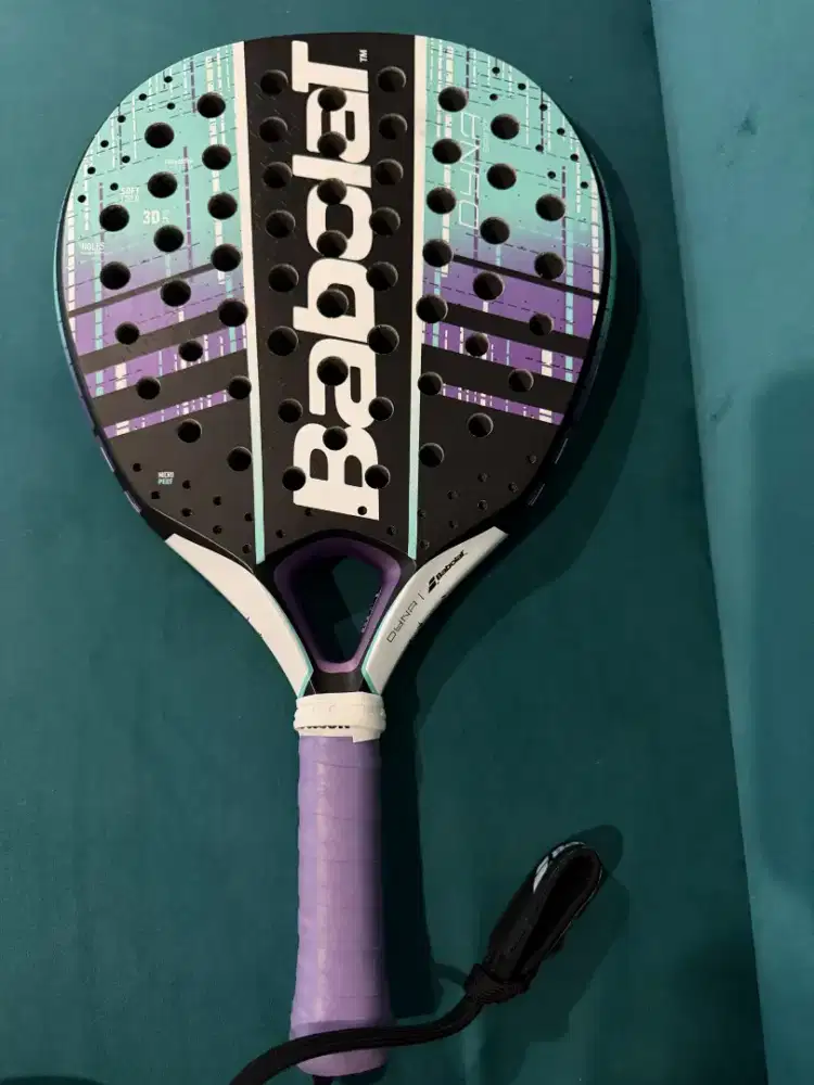 Jual aja nih raket padel . Kondisi mulus bgt . Bisa cek sampe puas