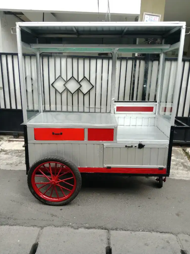 Gerobak alumunium bekas gorengan ( nego tipis  )