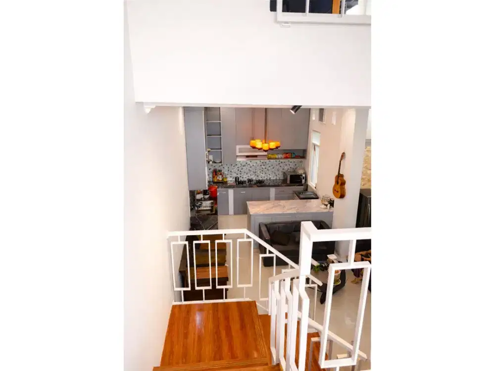 Dijual Rumah Exclusive 4 Lantai Furnis Bagus Strategis Siap huni Harga Nego Sentul City SSR959