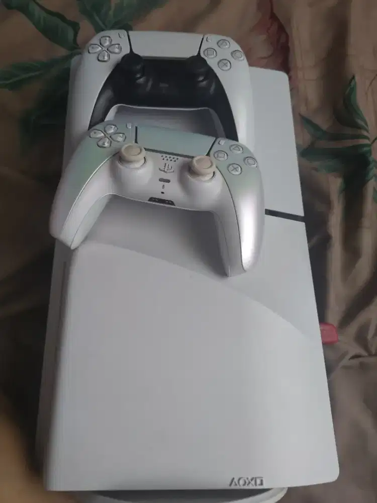 ps5 slim 1terabite sudah ada disc drive.