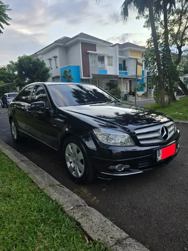 Mercedez benz mercy c200 cgi th 2010 hitam