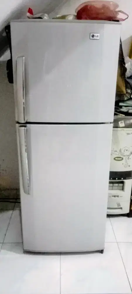 KULKAS 2 PiNTU Merk  LG