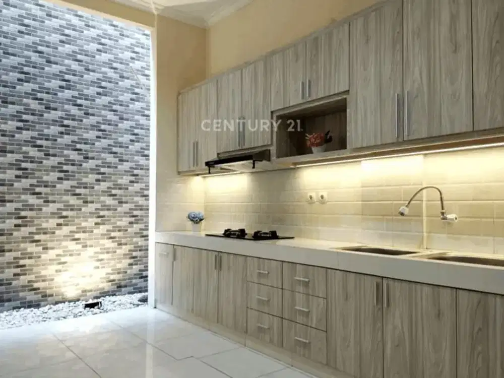 Disewakan  Ruko bagus siap pakai di Metland Menteng, Cakung Jakarta Timur