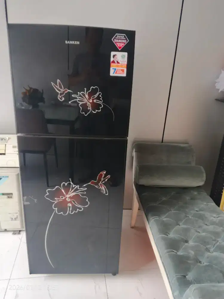 Dijual kulkas 2 pintu Sanken masih gress