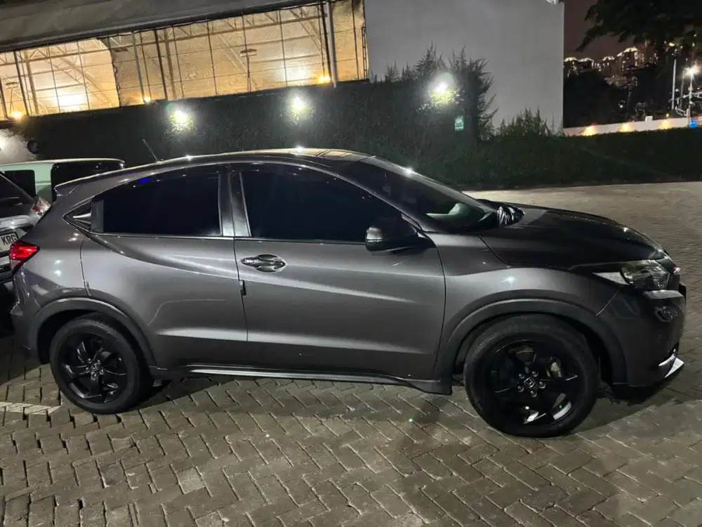 DIJUAL CEPAT CASH  HONDA HR-V E CVT   TAHUN 2017