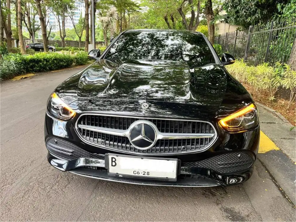 MERCEDEZ_BENZ C200 HITAM 2023