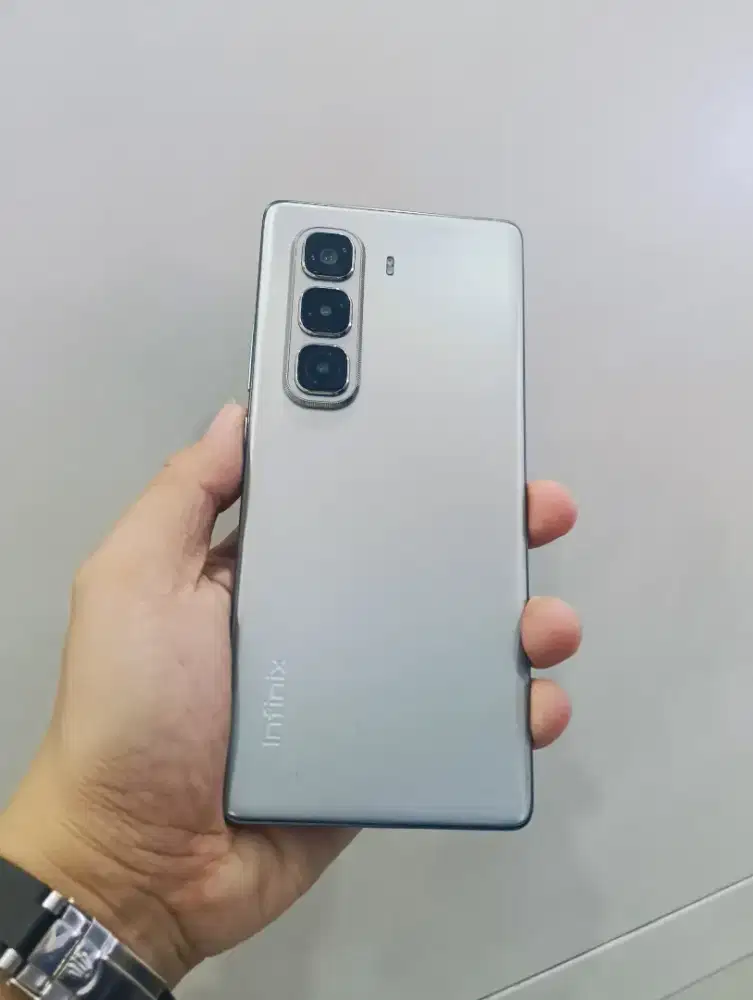 Infinik hot 50 pro plus 8/256 GB