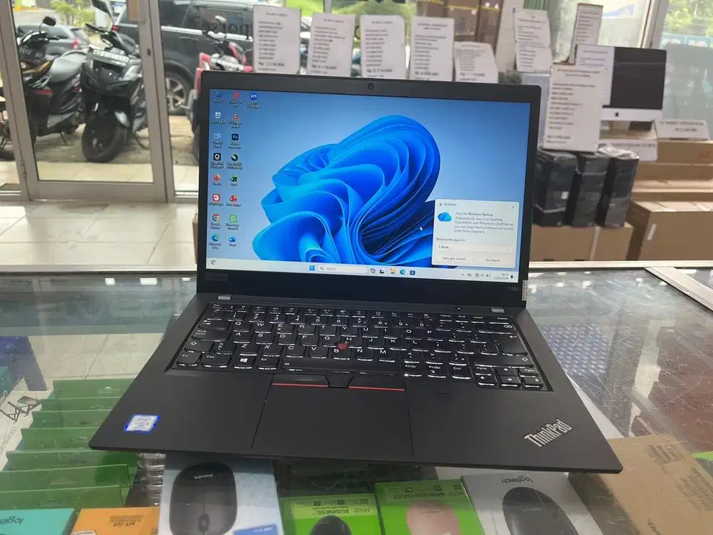Laptop Lenovo Thinkpad i5 Gen8 Ram 8Gb Ssd 256Gb garansi 6bln
