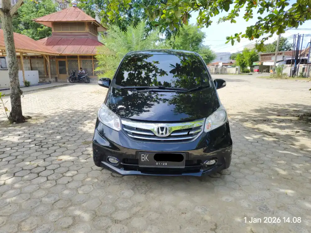 Honda freed E PSD 2013 hitam