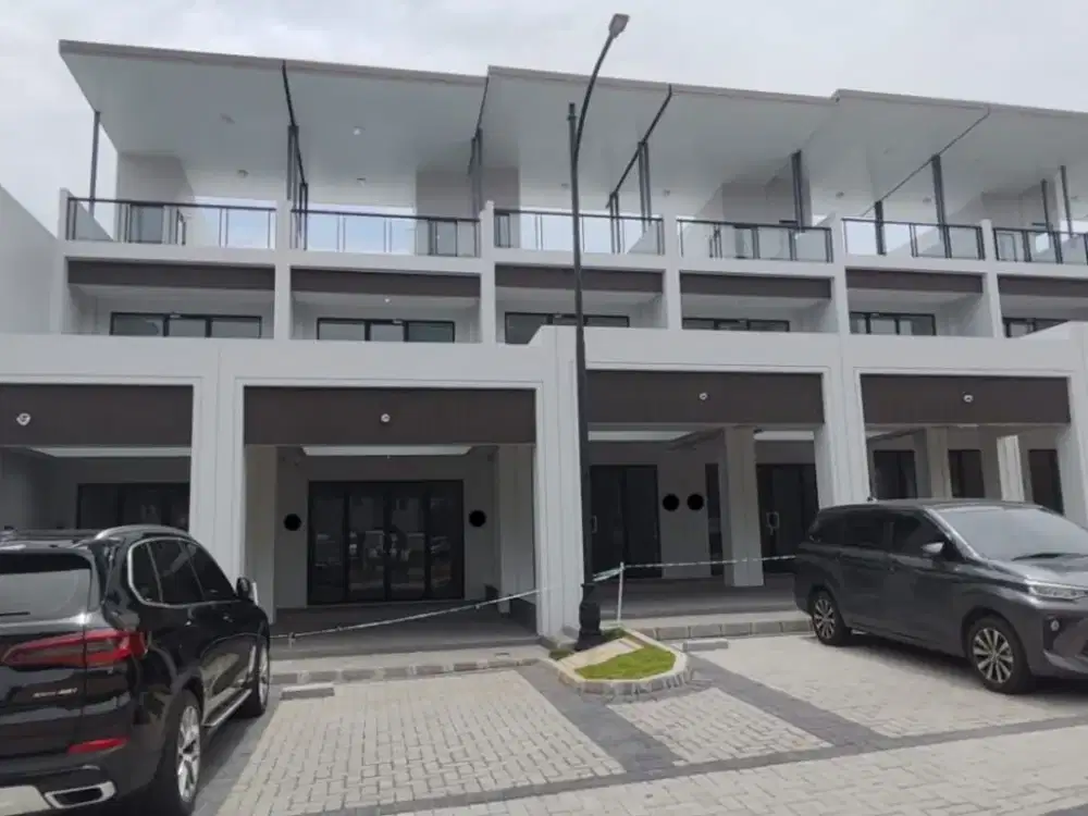 Ruko Sorrento 3 Lantai Hadap Jalan Raya Siap Pakai