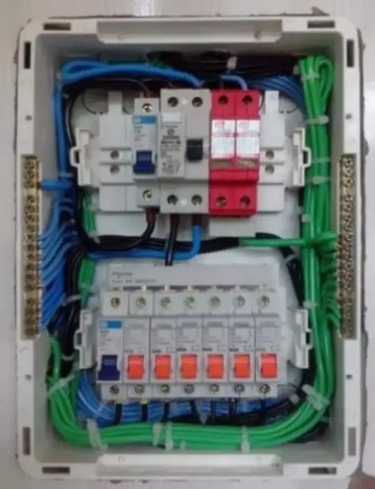 Tukang listrik panggil