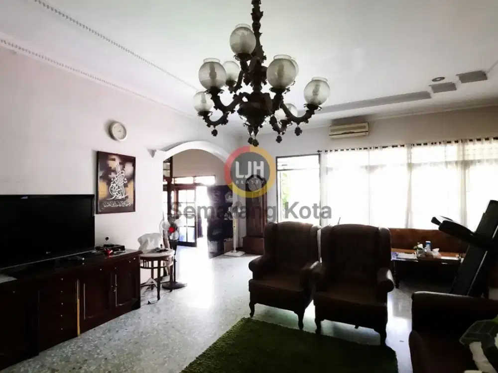 Rumah Luas & Mewah di Jalan Slamet