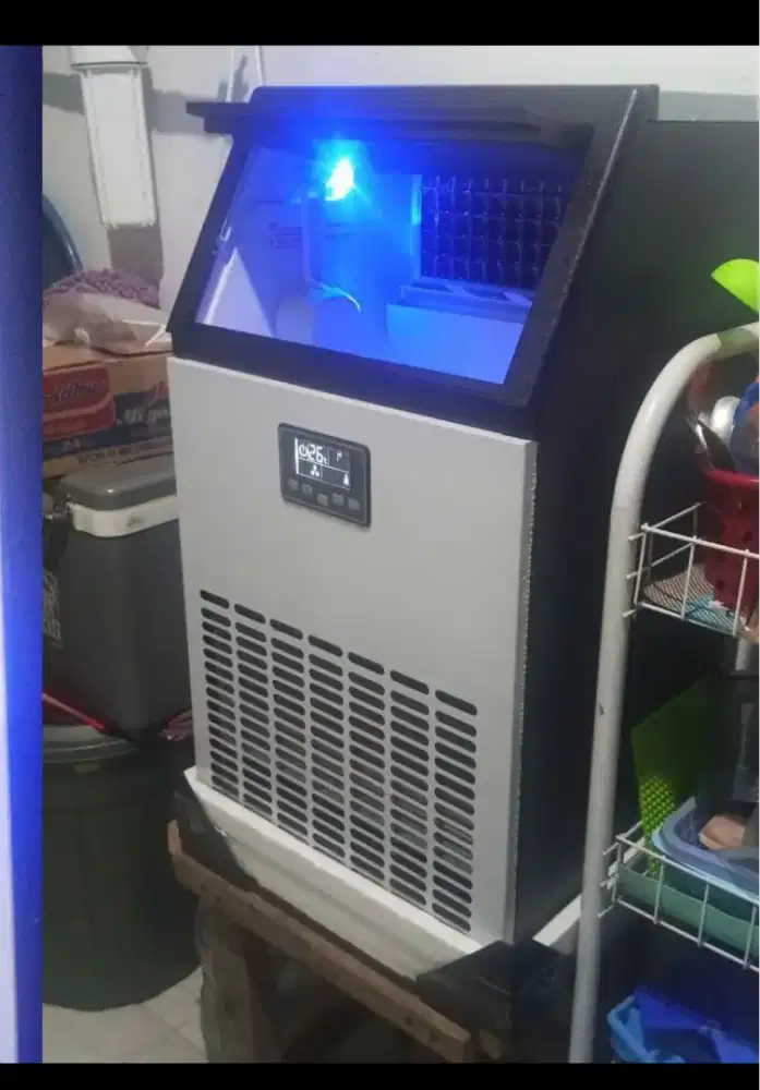 Mesin pembuat es kristal