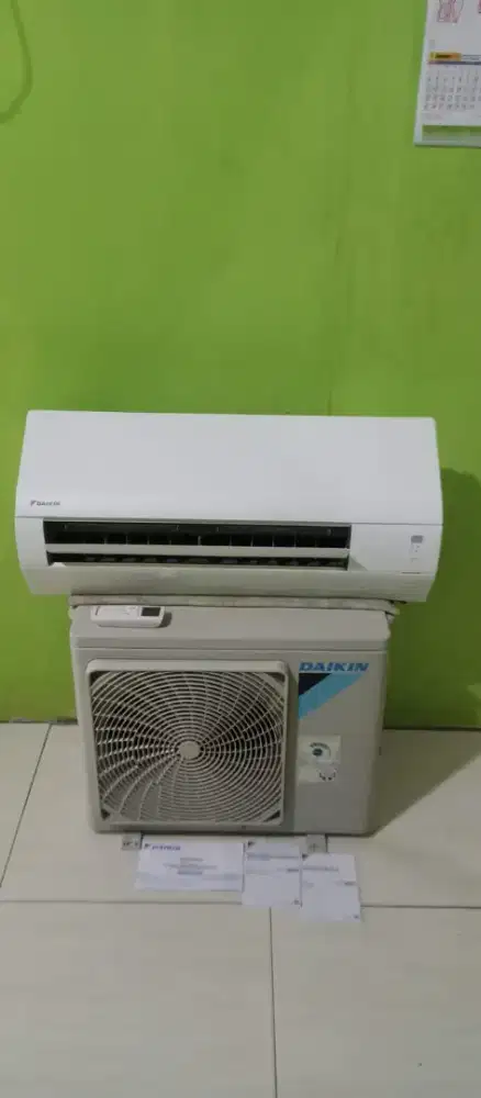 AC Daikin 1/2 PK super mewah masih ada kartu garansi resmi serasa baru