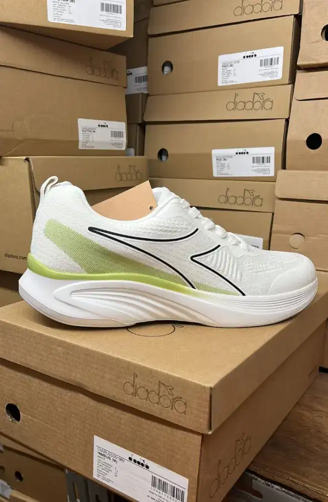 Sepatu diadora new ori