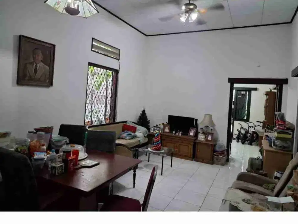 RUMAH TUA DIJUAL CEPAT Menteng, Jakarta Pusat.