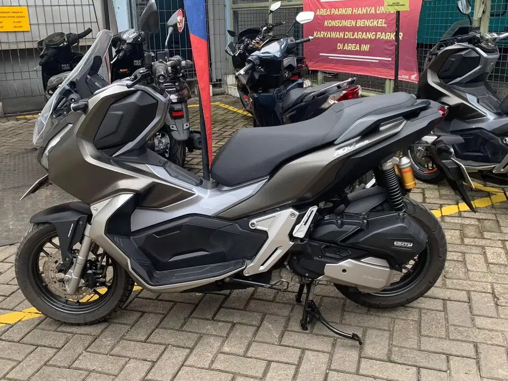 Motor honda adv 150 CBS