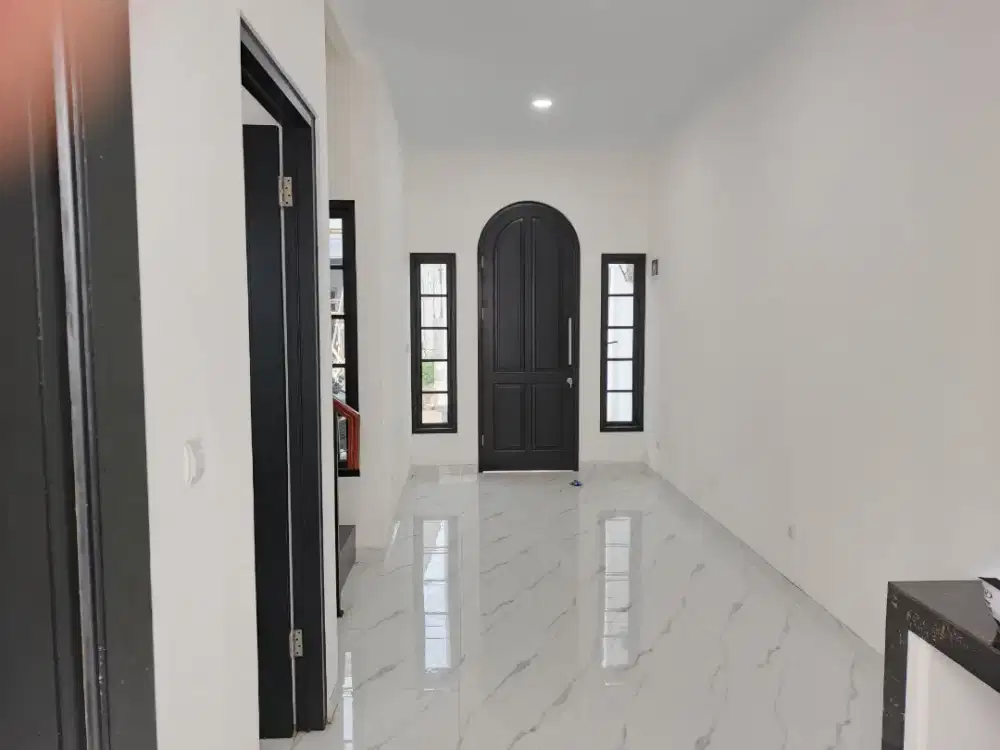 Rumah Gaya Klasik Modern di Jl Pahlawan Revolusi, Pondok Bambu Jaktim