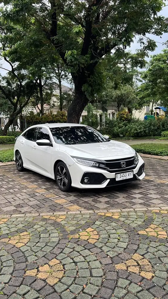 Honda Civic Hatchback 2019 Kilometer Low Mulus Mobil Bagus Terbaru