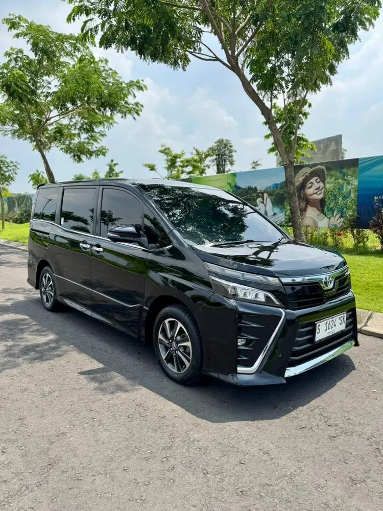 Toyota Voxy 2.0 Matic 2018