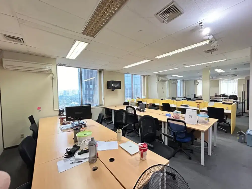 Sewa Kantor 1265 m2 di MNC Tower Kebon Sirih Kondisi Semi Furnish