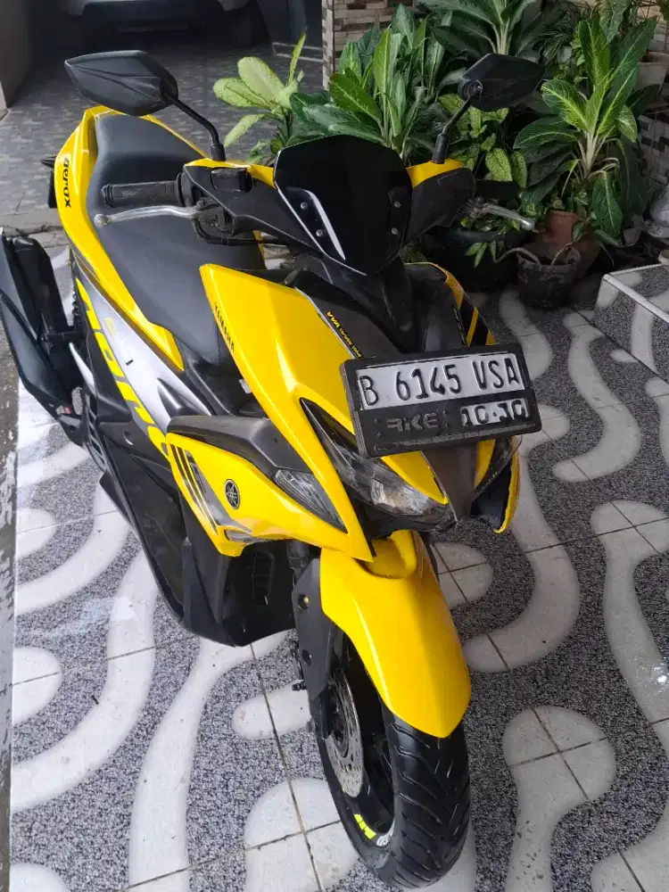Yamaha Aerox kuning