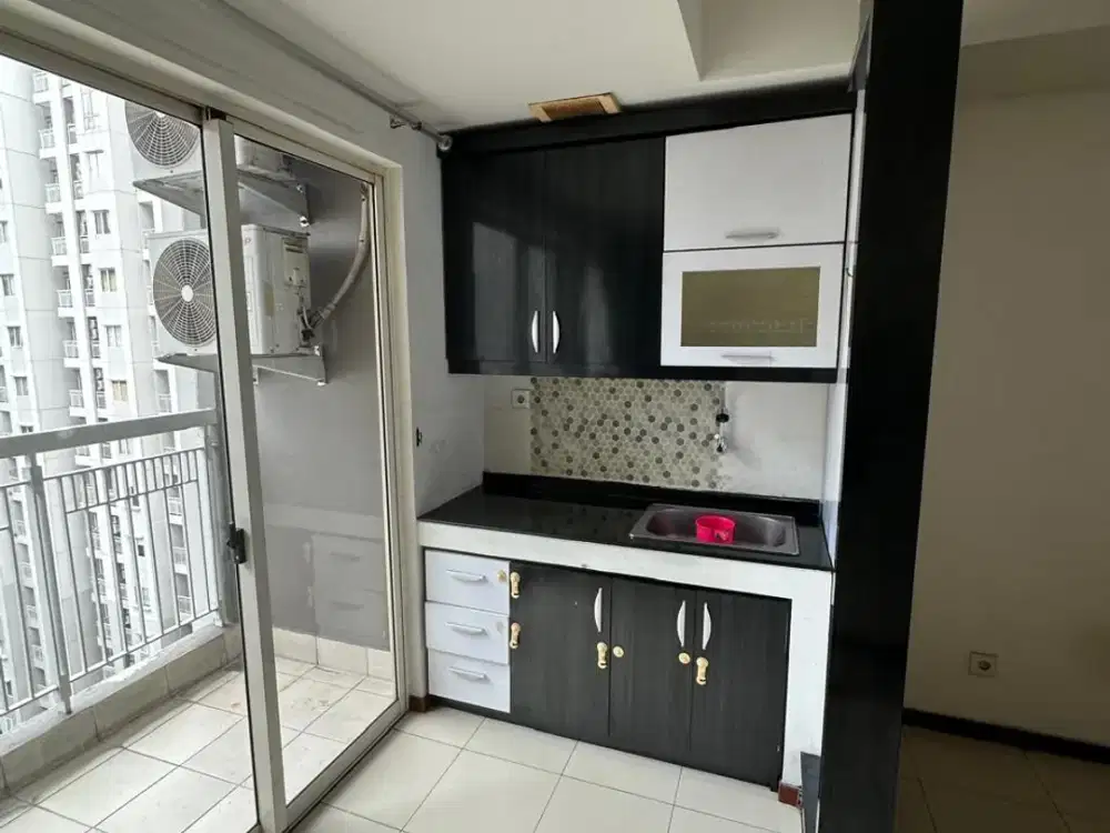 Disewakan Unit Apartemen Royal  Mediterania Garden, (2+BR), Tower Lavender, View Kolam