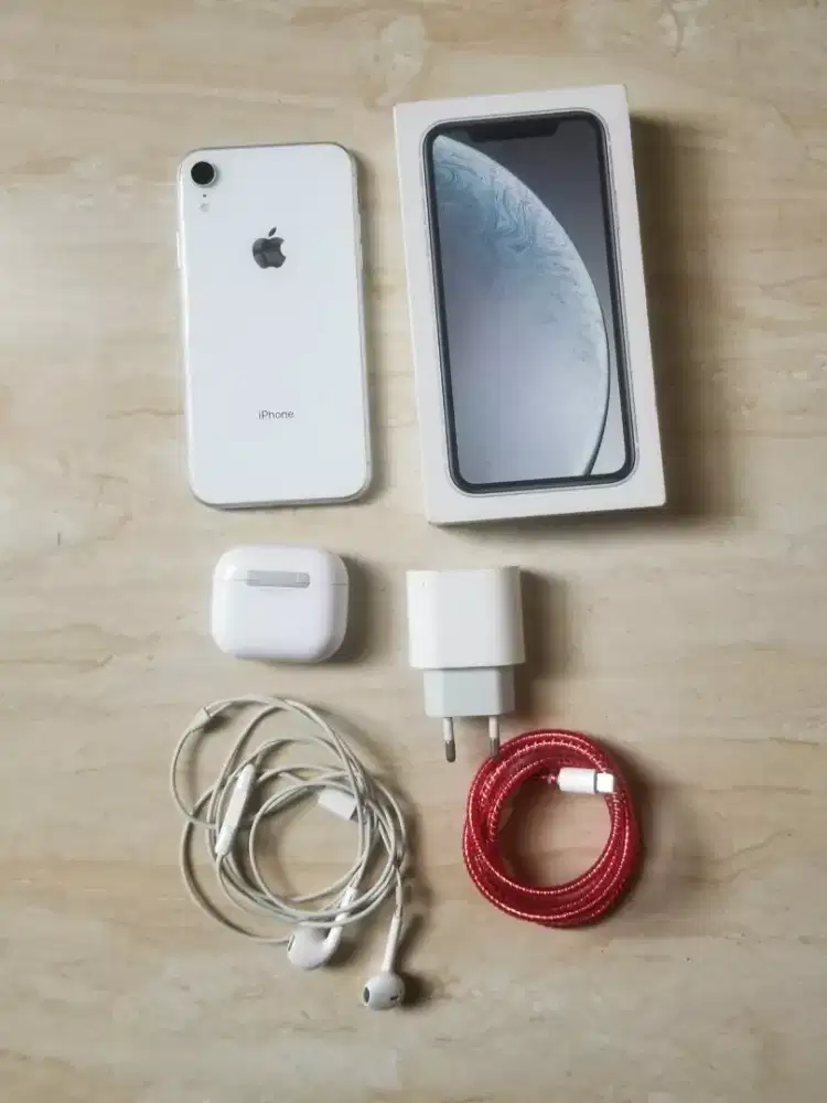 iPhone xr white 128gb ibox + airpod