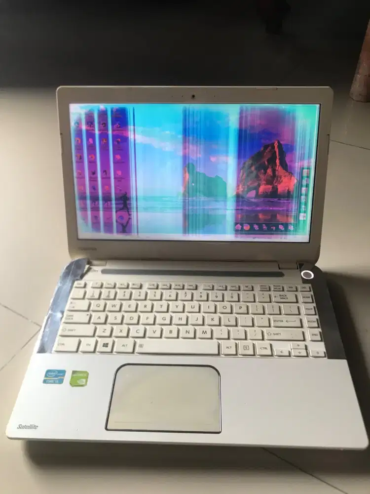 Laptop Toshiba i5 layar Lcd rusak